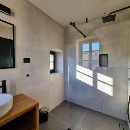 Qualia - Heated Pool, 4 Bedrooms, 2 Kitchens, Stylish Interior Vila *