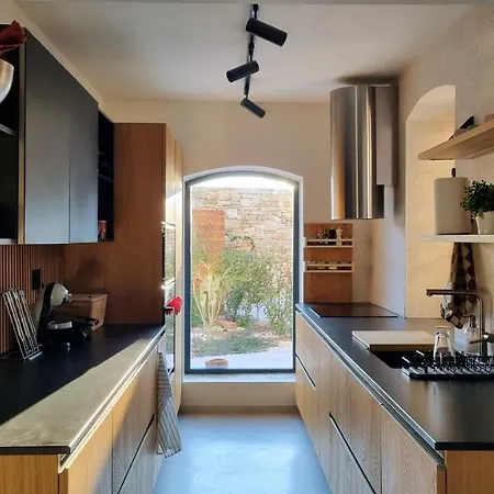 Qualia - Heated Pool, 4 Bedrooms, 2 Kitchens, Stylish Interior *