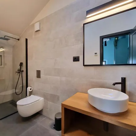 Qualia - Heated Pool, 4 Bedrooms, 2 Kitchens, Stylish Interior Vila Srbinjak