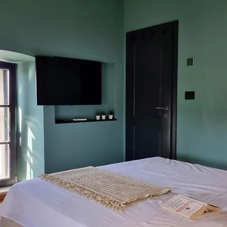 Qualia - Heated Pool, 4 Bedrooms, 2 Kitchens, Stylish Interior Vila