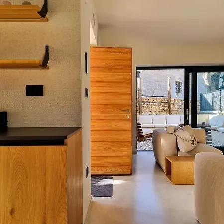 Qualia - Heated Pool, 4 Bedrooms, 2 Kitchens, Stylish Interior * Srbinjak