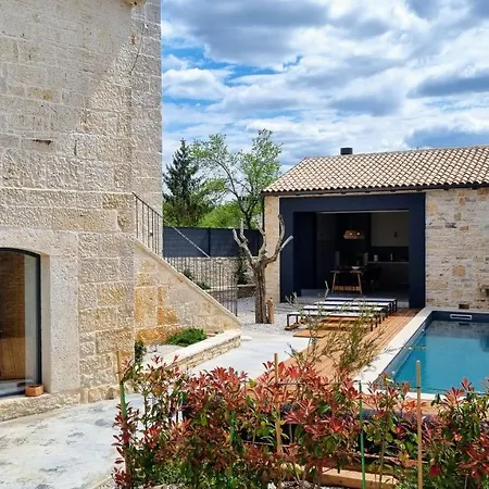 Qualia - Heated Pool, 4 Bedrooms, 2 Kitchens, Stylish Interior