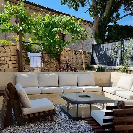 Vila Qualia - Heated Pool, 4 Bedrooms, 2 Kitchens, Stylish Interior *