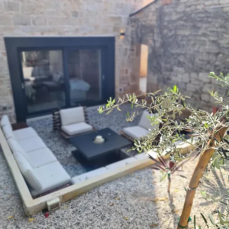 Qualia - Heated Pool, 4 Bedrooms, 2 Kitchens, Stylish Interior *