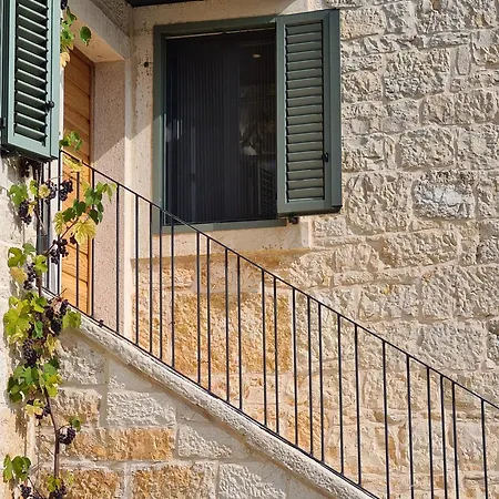 Qualia - Heated Pool, 4 Bedrooms, 2 Kitchens, Stylish Interior Vila *