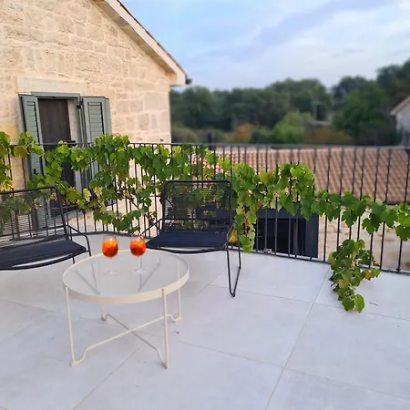 Qualia - Heated Pool, 4 Bedrooms, 2 Kitchens, Stylish Interior Vila Srbinjak