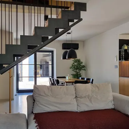 Qualia - Heated Pool, 4 Bedrooms, 2 Kitchens, Stylish Interior Vila *